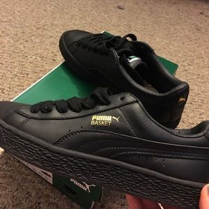 black puma shoes